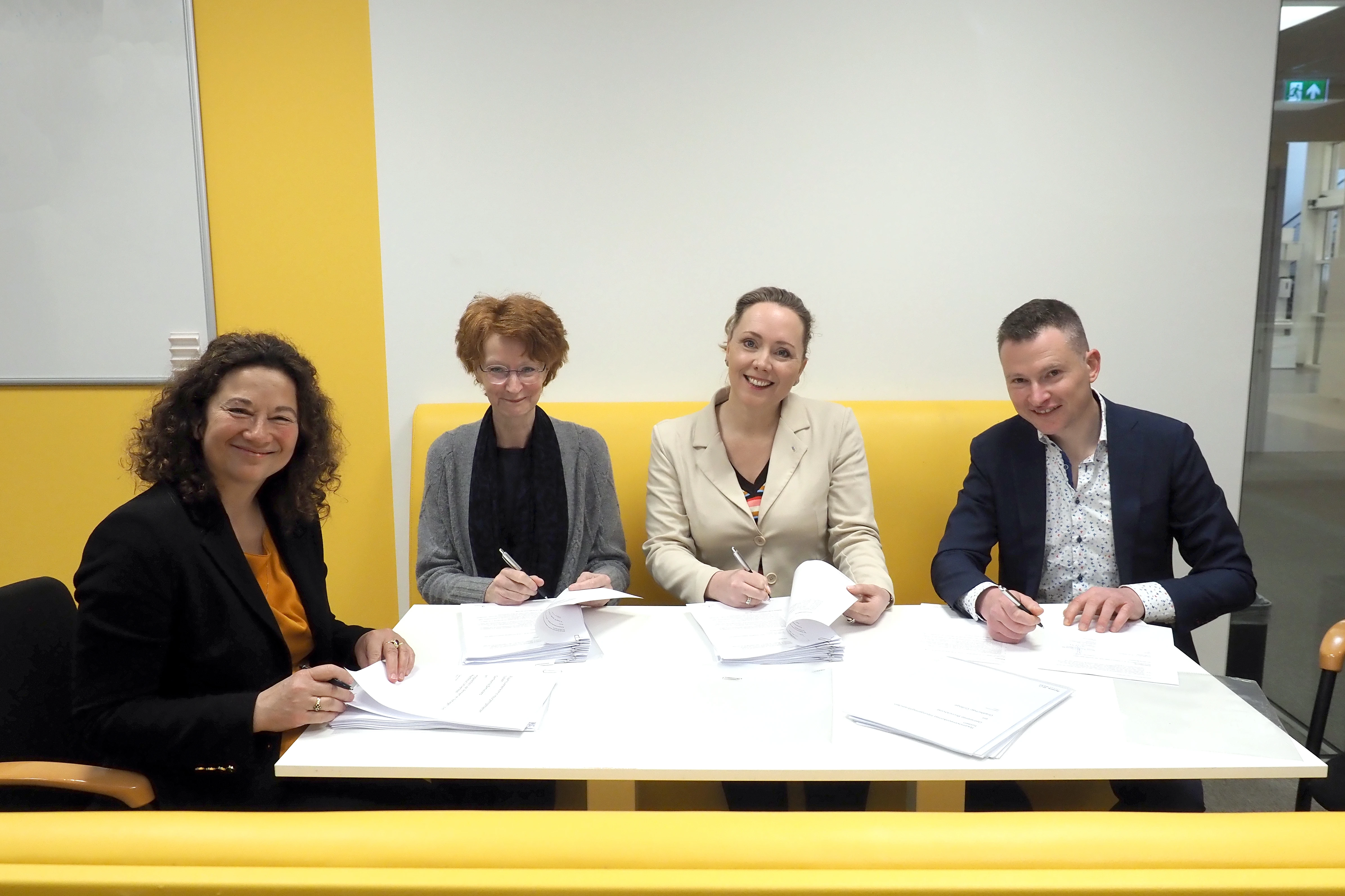 Ondertekening Leerroutes inburgering - april 2022 